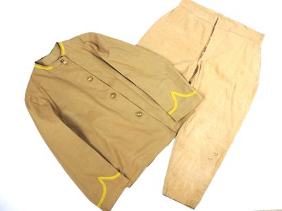 UNIFORMES. Paletot en coton kaki clair de...
