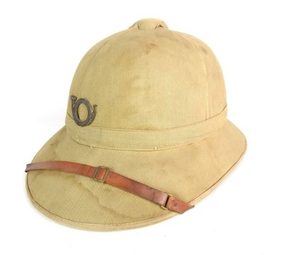 COIFFURES. Casque modèle 1931 en liège recouvert...