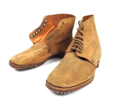 EQUIPEMENTS. Paire de brodequins modèle 1917...