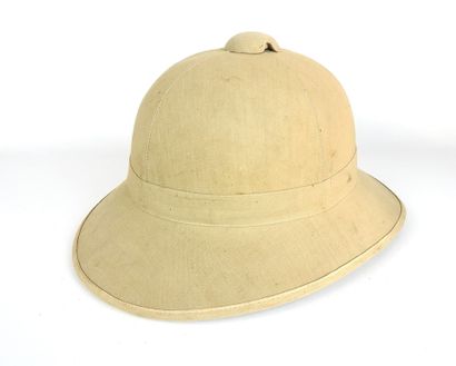 COIFFURES. Casque modèle 1931 en liège recouvert...