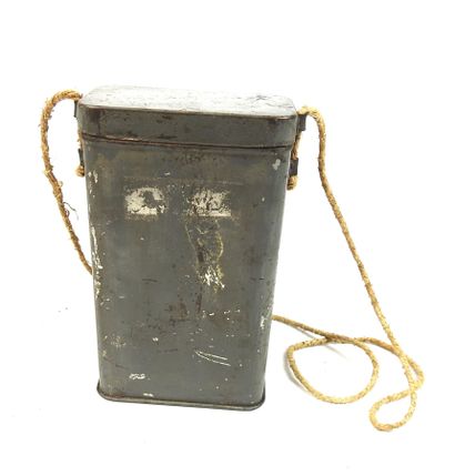 EQUIPEMENTS. Boite de masque à gaz M2 en...