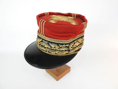 COIFFURES. Képi de forme foulard de général...
