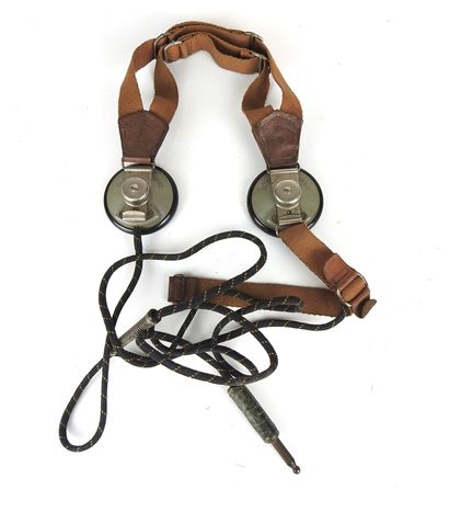 COIFFURES. Casque de DCA modèle 1936 à bombe...