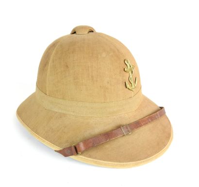 COIFFURES. Casque modèle 1931 en liège recouvert...