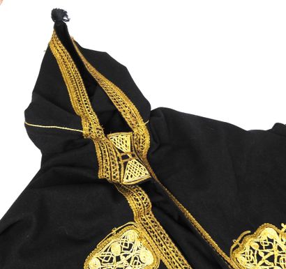 UNIFORMES. Burnous en drap de laine noir...