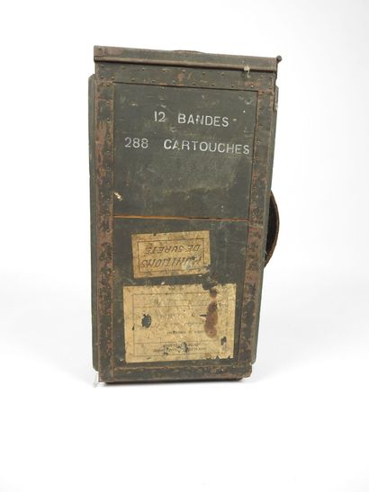 EQUIPEMENTS. Caisse en bois pour le transport...