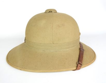 COIFFURES. Casque modèle 1931 de l'intendant...