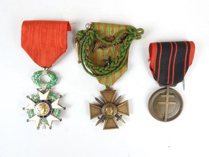 DECORATIONS. Croix de chevalier de la légion...