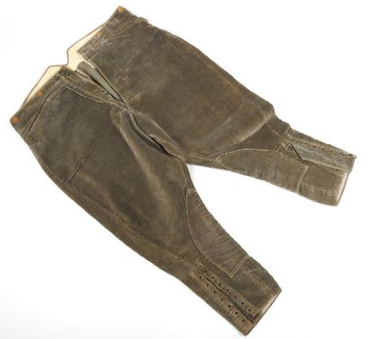 UNIFORMES. Pantalon culotte de circonstance...