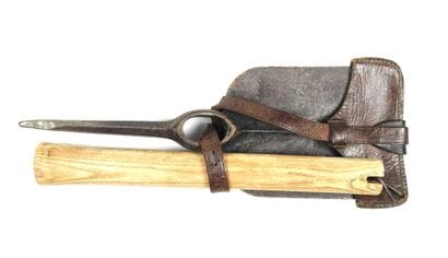 EQUIPEMENTS. Pelle-pioche Seurre modèle 1909...