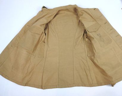UNIFORMES. Tenue constituée d'une vareuse...