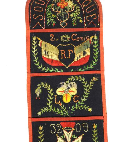 SOUVENIRS. Trousse à couture artisanale réalisée...