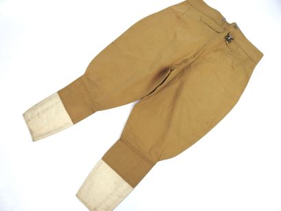 UNIFORMES. Tenue constituée d'une vareuse...