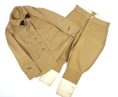 UNIFORMES. Tenue constituée d'une vareuse...