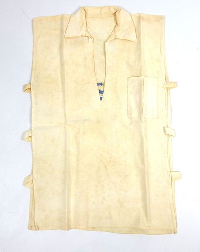 UNIFORMES. Chemisette de fabrication locale...