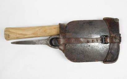 EQUIPEMENTS. Pelle-pioche Seurre modèle 1909...