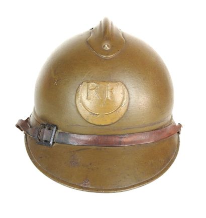 COIFFURES. Casque Adrian modèle 1915 en acier...