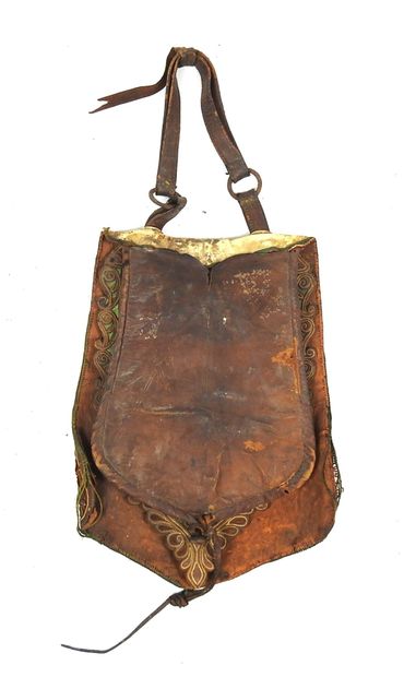 EQUIPEMENTS. Sabretache de Spahis en cuir...