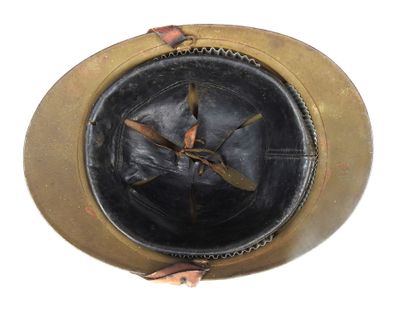 COIFFURES. Casque Adrian modèle 1915 en acier...