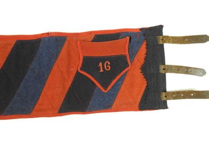 SOUVENIRS. Ceinture fantaisie en drap gris...