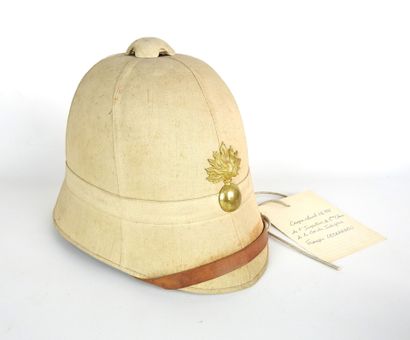 UNIFORMES. Ensemble de pièces d'uniformes...
