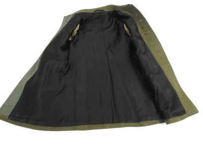 UNIFORMES. Manteau trois-quarts appelé 