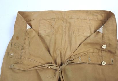 UNIFORMES. Paletot en coton kaki clair de...