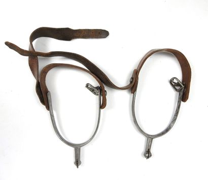 EQUIPEMENTS. Lot de 2 paires d'éperons à...