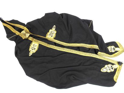 UNIFORMES. Burnous en drap de laine noir...