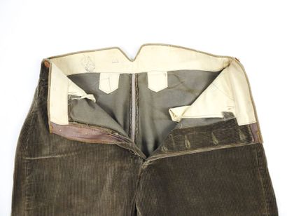 UNIFORMES. Pantalon culotte de circonstance...