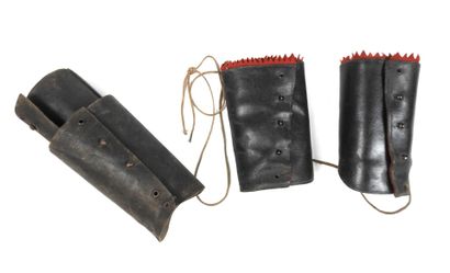EQUIPEMENTS. Lot constitué de 2 paires de...