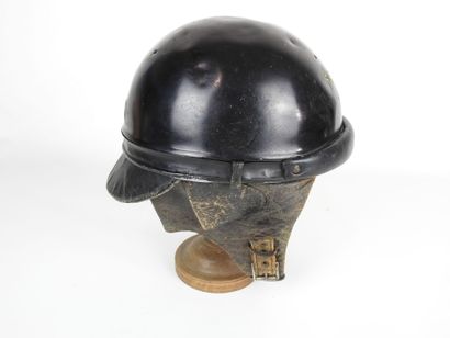 COIFFURES. Casque modèle 1933 modifié des...