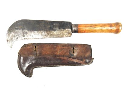 EQUIPEMENTS. Serpe réglementaire, fer marqué...