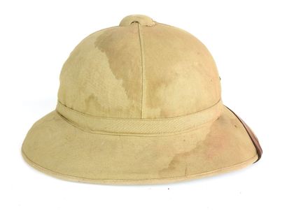 COIFFURES. Casque modèle 1931 en liège recouvert...