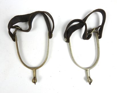 EQUIPEMENTS. Paire de jambières d'homme monté...