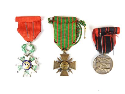 DECORATIONS. Croix de chevalier de la légion...