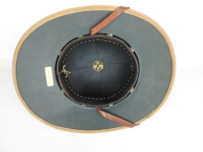 COIFFURES. Casque modèle 1931 de l'intendant...