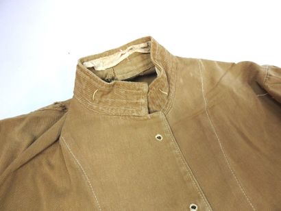 UNIFORMES. Tenue composée d'un paletot modèle...