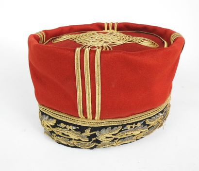 COIFFURES. Képi de forme foulard de général...