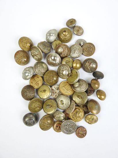 BUTTON. Lot of military buttons: Artillery,...