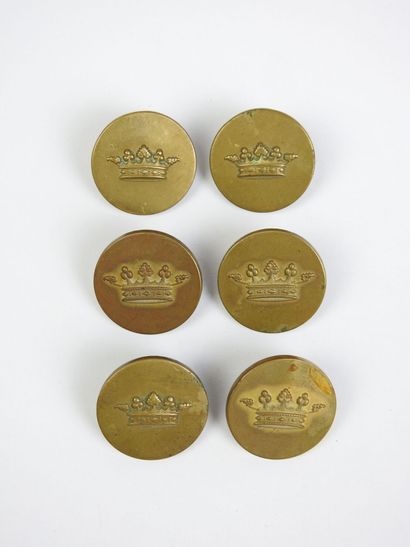 LIVERY BUTTON. O. 6 marquis crown outfit...