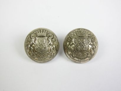 DELIVERY BUTTON. OO. Pair of coat of arms...