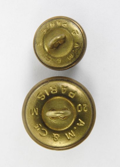 BOOK OR HUNTING GUARD BUTTON. Oo. uniform...