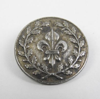 VENERIE ROYALE (?). O. men's dress button....