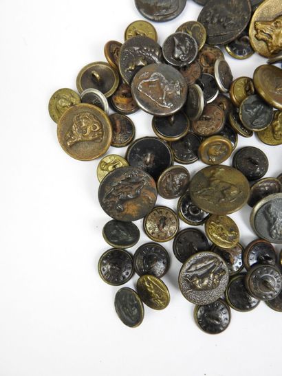 BUTTON. 60 O. and O. hunting buttons. Suit...