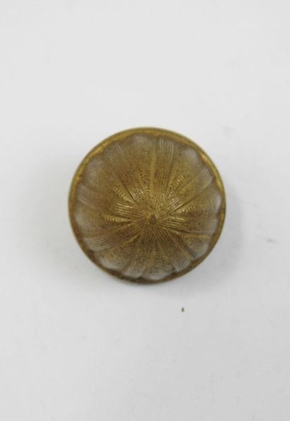 Crew VION. to M. de Vion. O. Dress button....