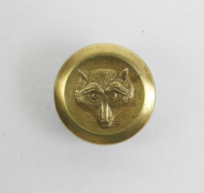 VENERIE BUTTON wolf head front. o. vest....