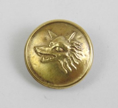 VENERY BUTTON wolf head left. o. vest button....
