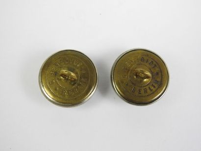 DELIVERY BUTTON. OO. Pair of coat of arms...