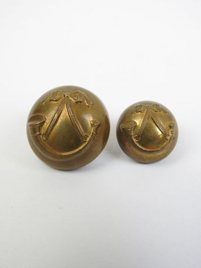 BOOK OR HUNTING GUARD BUTTON. Oo. uniform...